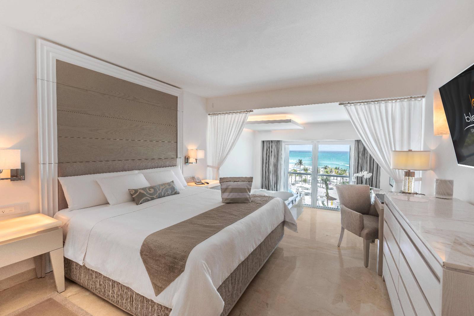 Royale Honeymoon Oceanfront: king bed, in-room whirlpool, water through the doors