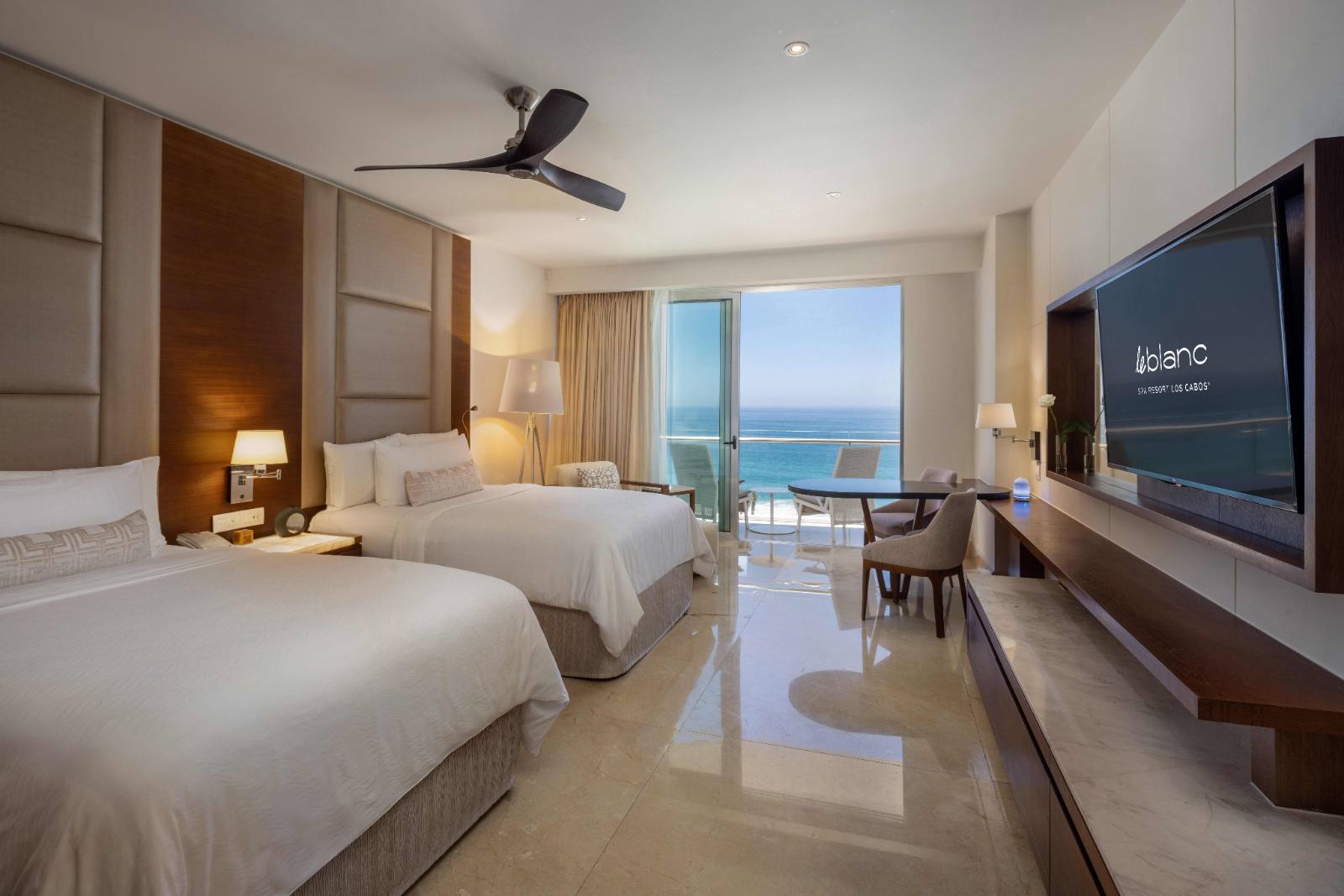 Royale Deluxe Ocean View: two beds, balcony, Pacific straight ahead