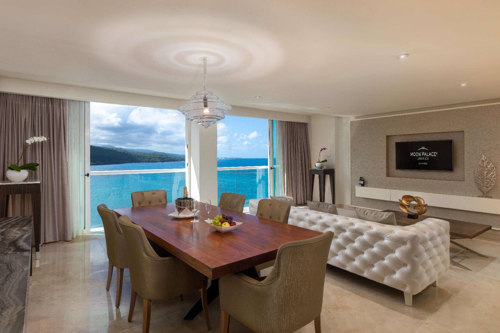 Presidential Suite, North Tower: dining for eight, and the whole bay in the window