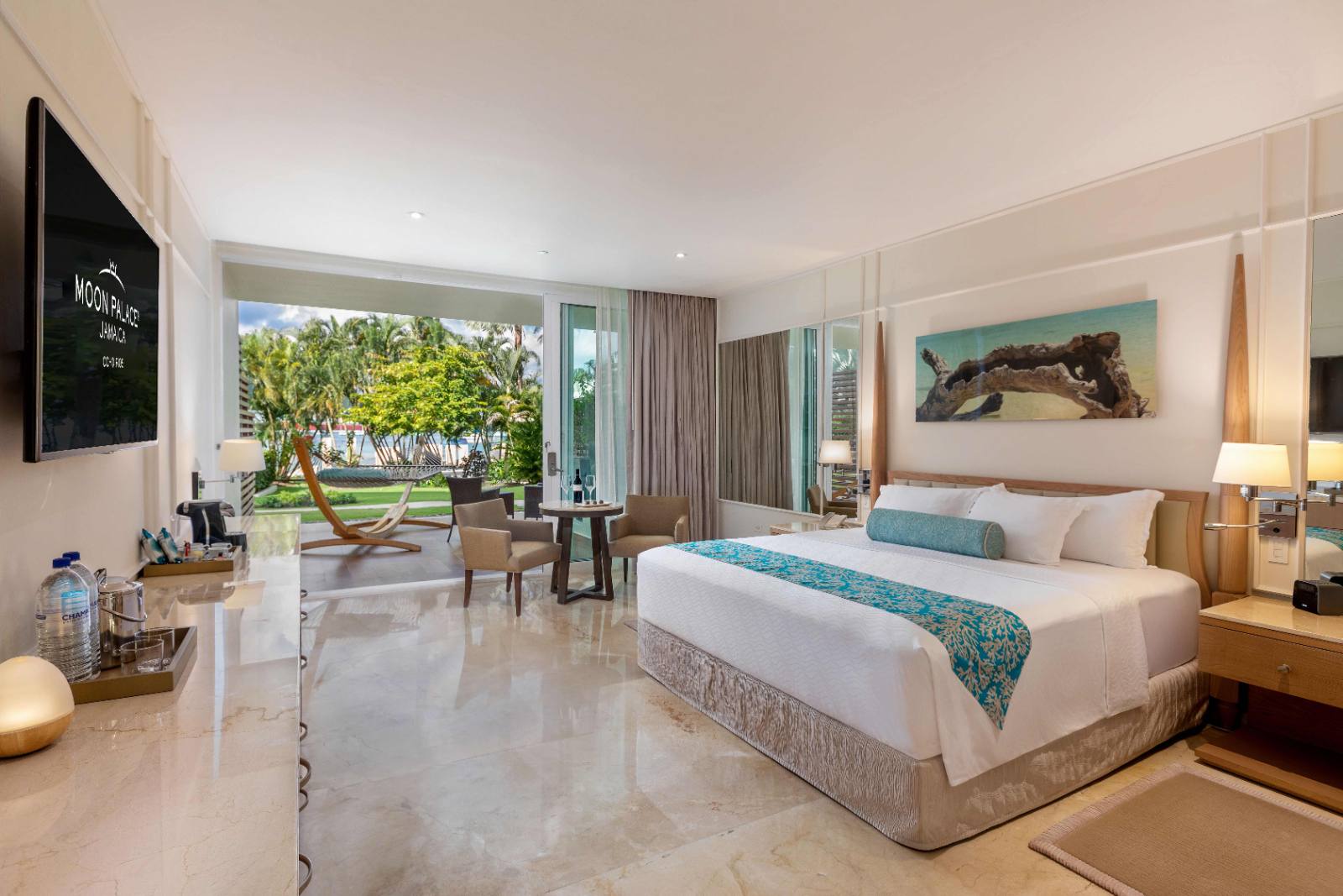 Walkout Suite: ground floor, hammock on the terrace, lawn to the water