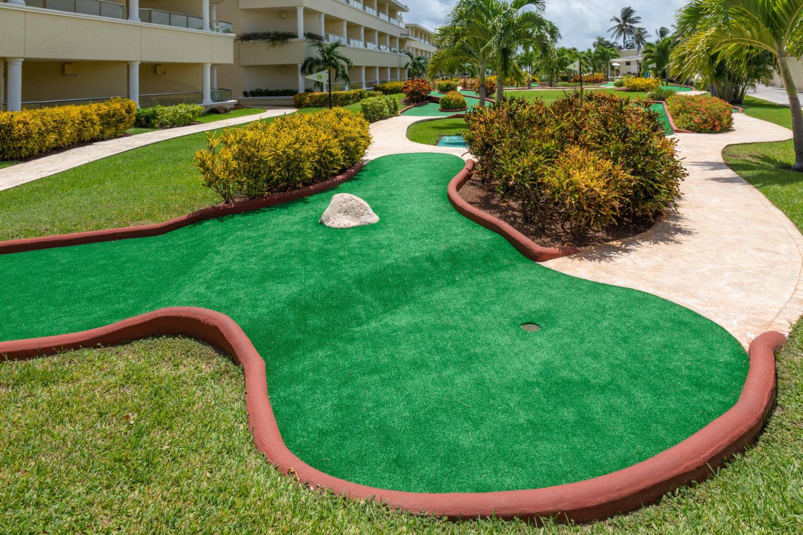 Mini golf laid out between the room blocks, a two-minute walk from anywhere