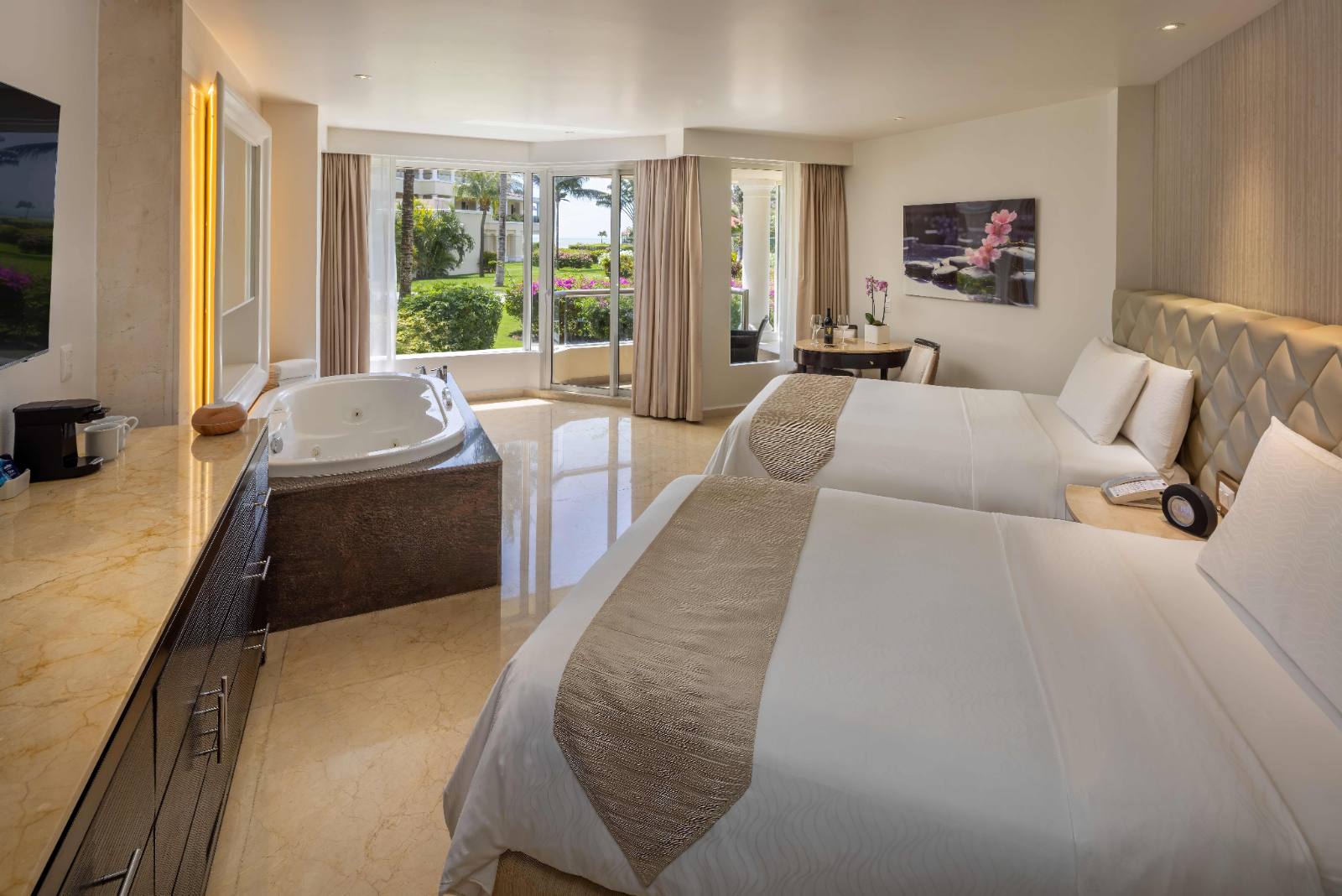 Superior Deluxe Garden View, two beds: whirlpool in the room, gardens outside