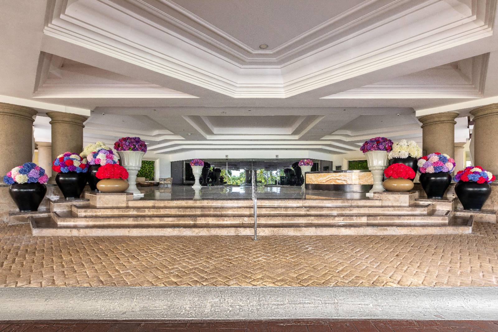 The arrivals canopy: where the shuttle drops you and check-in starts