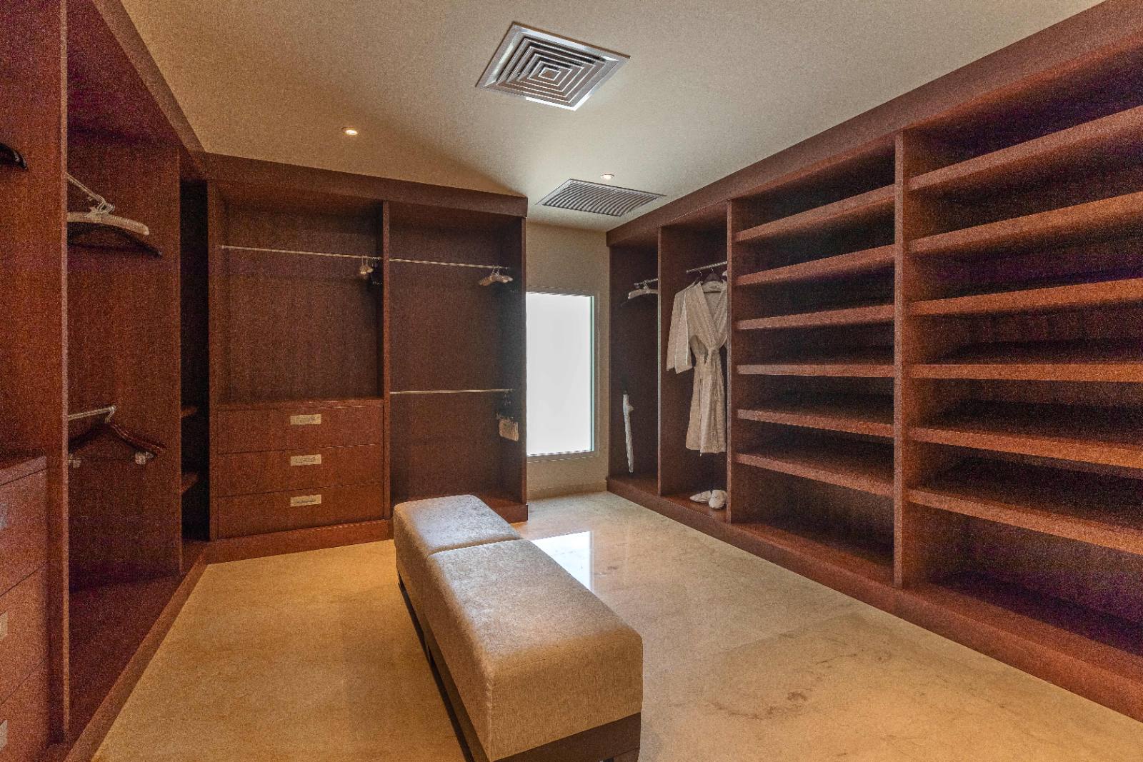 Walk-in closet: worth noting if you are here a week or more