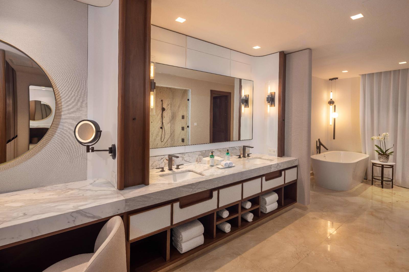 The master bath: double vanity, soaking tub, separate shower