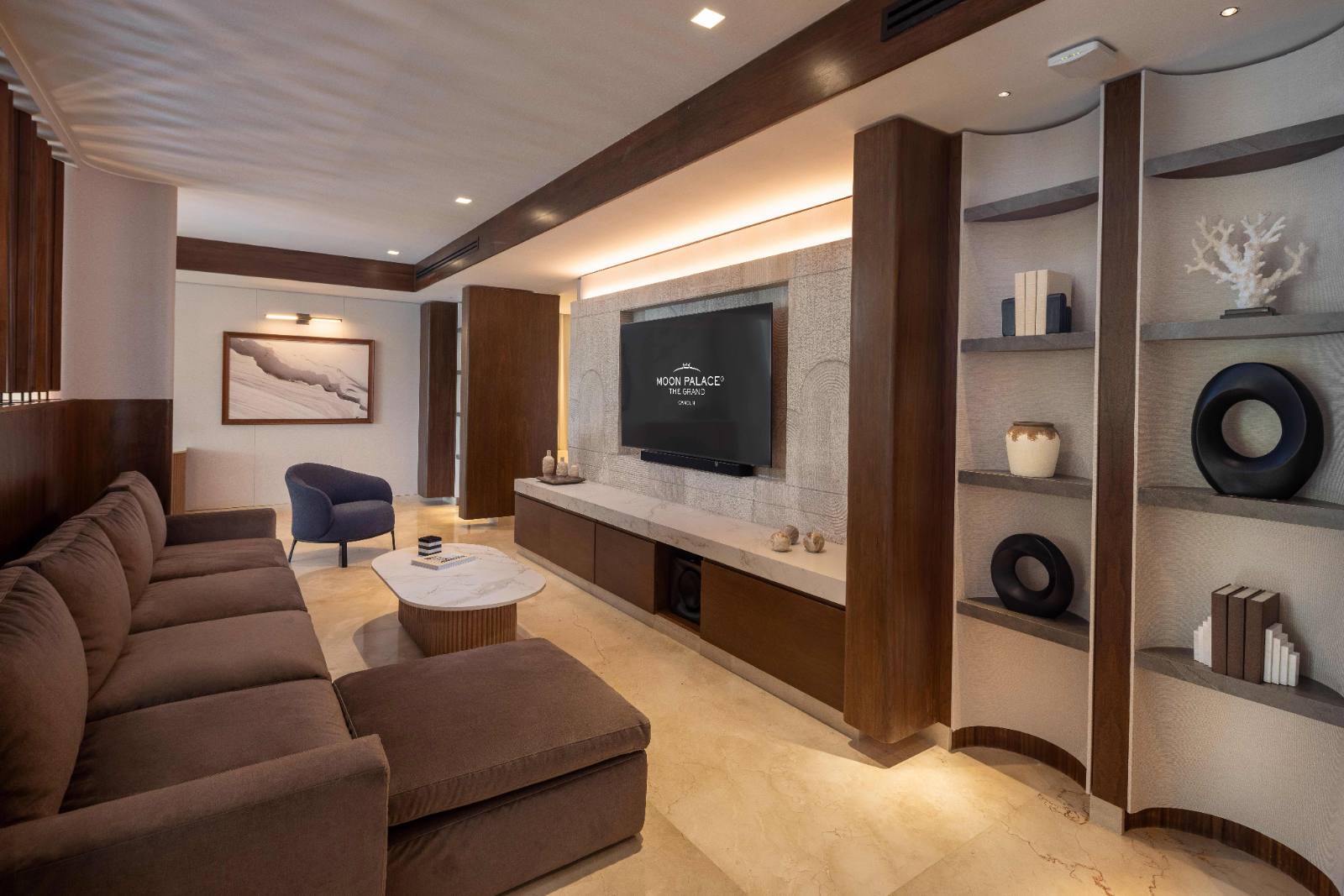 Master bedroom: king bed, sitting area and its own terrace door