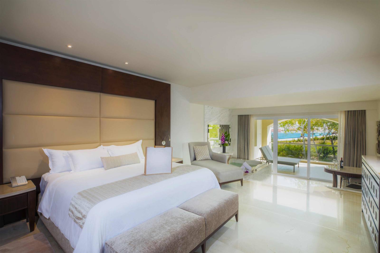 Governor Suite: king bed, day bed, terrace looking over the pool